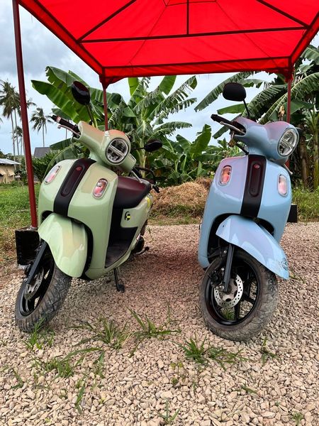 Two Yamaha Fazzio 125s, cream and light blue