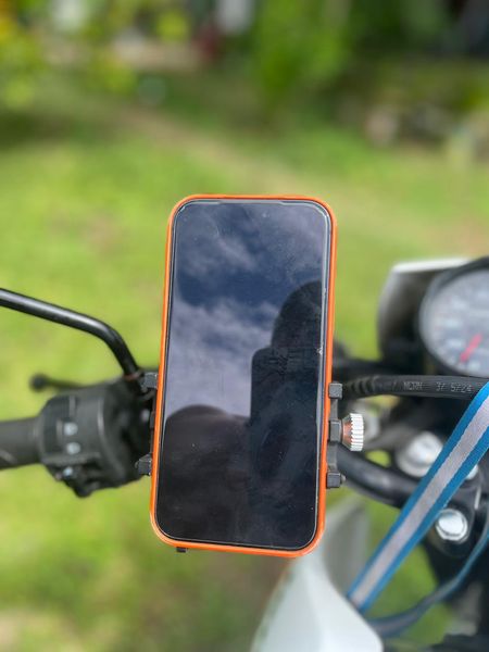 Handlebar phone holder fitted to a Coyote Way bike