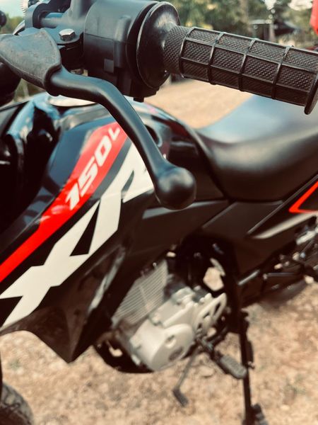 Honda XR 150 tank badge and controls