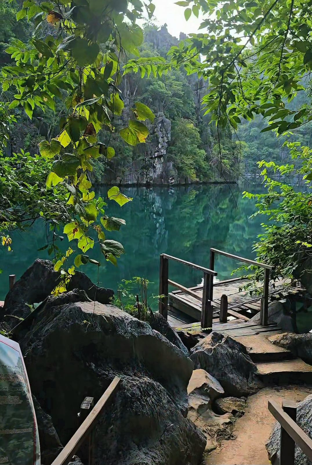 科隆凯央根湖畔的木台阶和平台