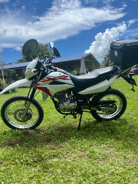 Honda XR 150 in white, side view