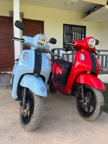 Two Yamaha Fazzio 125s, light blue and red