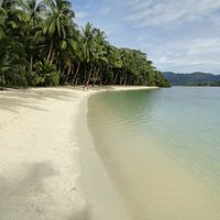 White Beach, Port Barton (Wikimedia Commons, CC BY 2.0)