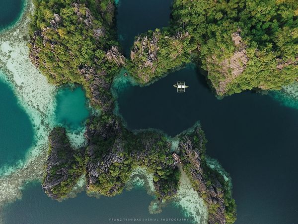 Twin Lagoon, Coron (Wikimedia Commons, CC BY 3.0 / CC BY-SA 4.0)