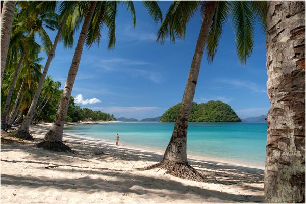 Las Cabanas Beach, El Nido (Wikimedia Commons, CC BY 3.0)
