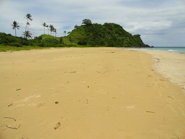 Nacpan Beach, El Nido (Wikimedia Commons, CC BY 2.0)