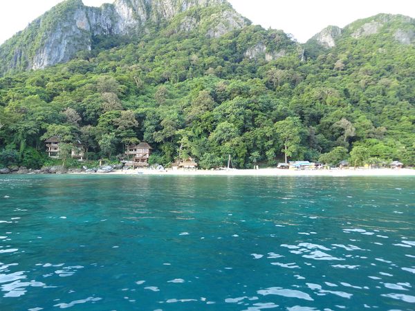 Seven Commandos Beach, El Nido (Wikimedia Commons, CC BY 2.0)
