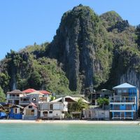 Taraw Cliff above El Nido town (Wikimedia Commons, CC BY 2.0)