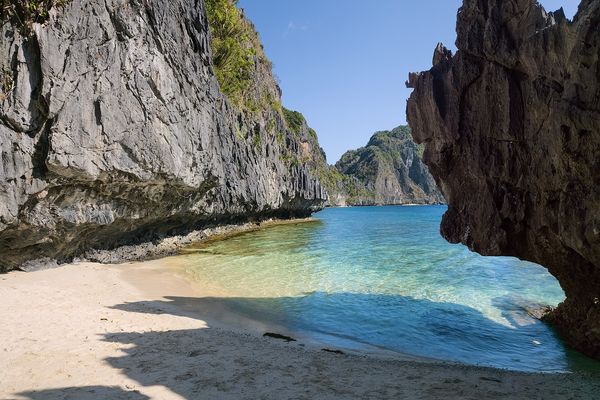 Matinloc Island, home of Secret Beach (Wikimedia Commons, CC0 / CC BY-SA 4.0)