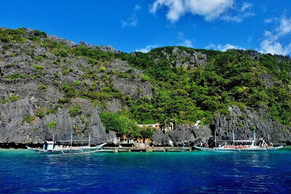 Matinloc Island, home of Secret Beach (Wikimedia Commons, CC0 / CC BY-SA 4.0)